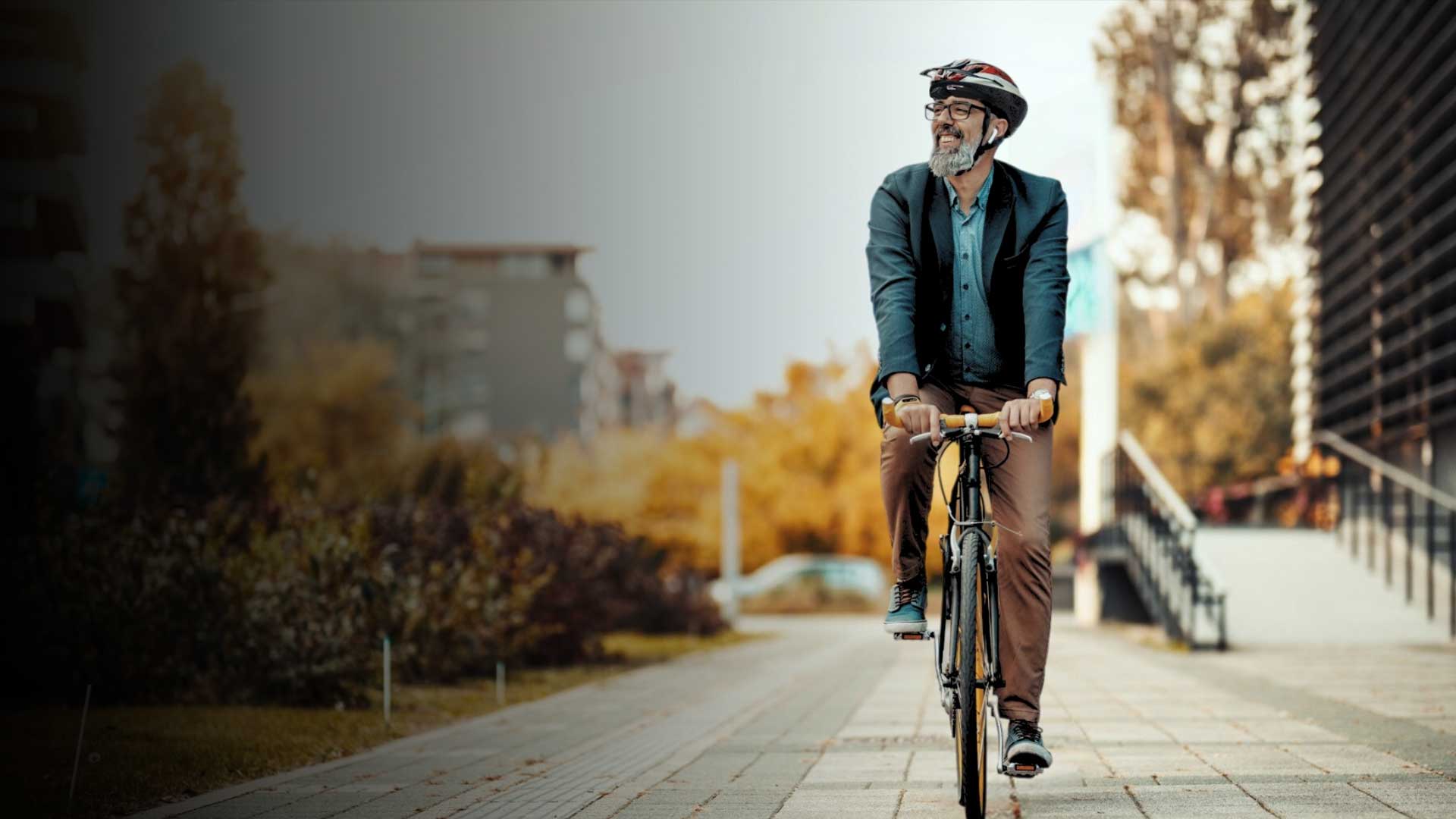 Cyclist man with cambox